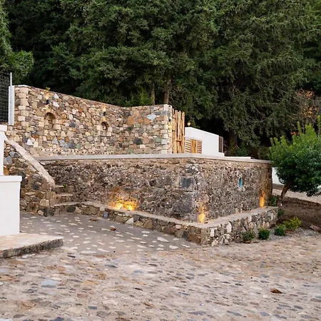 Willa Chaihoutes Stone Into Olive Farm In Zia *